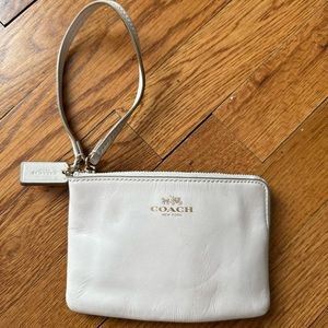 Coach Wristlet 🤍